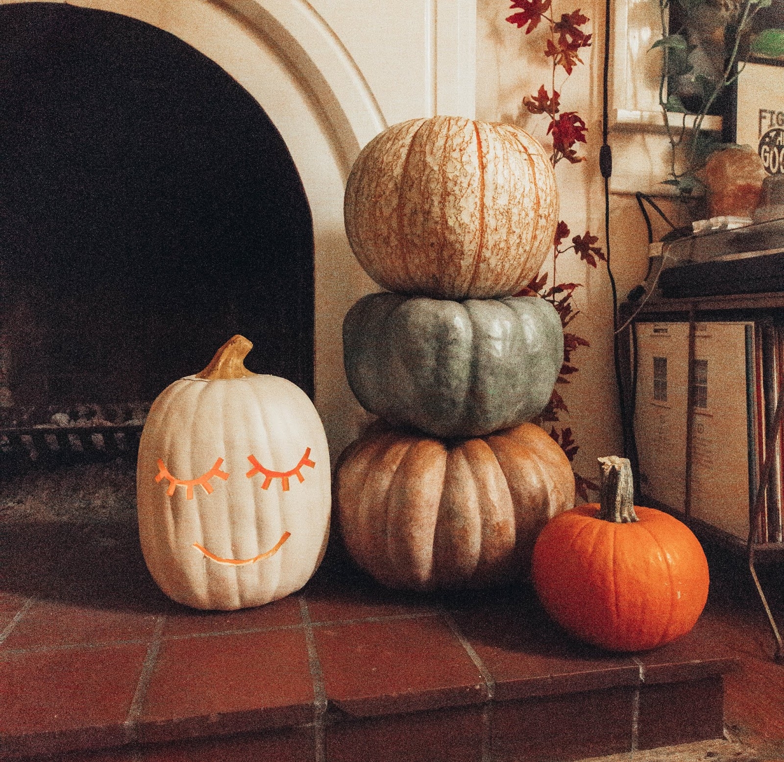 DIY Cute Eyelash Pumpkin 5 Free Pumpkin Carving Templates DIY Cute Eyelash Pumpkin 5 Free Pumpkin Carving Templates